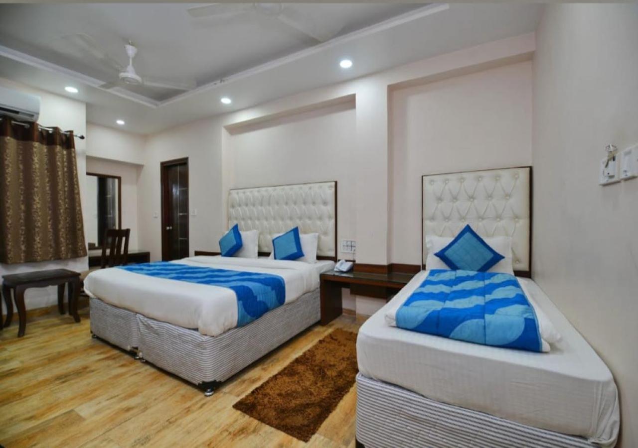 I & Revels Near Railway Station- By Ap Singh Hotel New Delhi