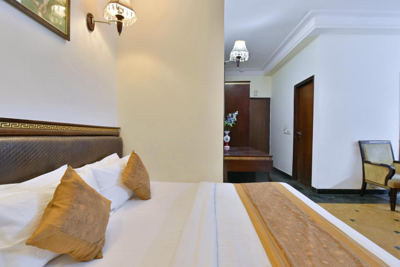 I & Revels Near Railway Station- By Ap Singh Hotel New Delhi